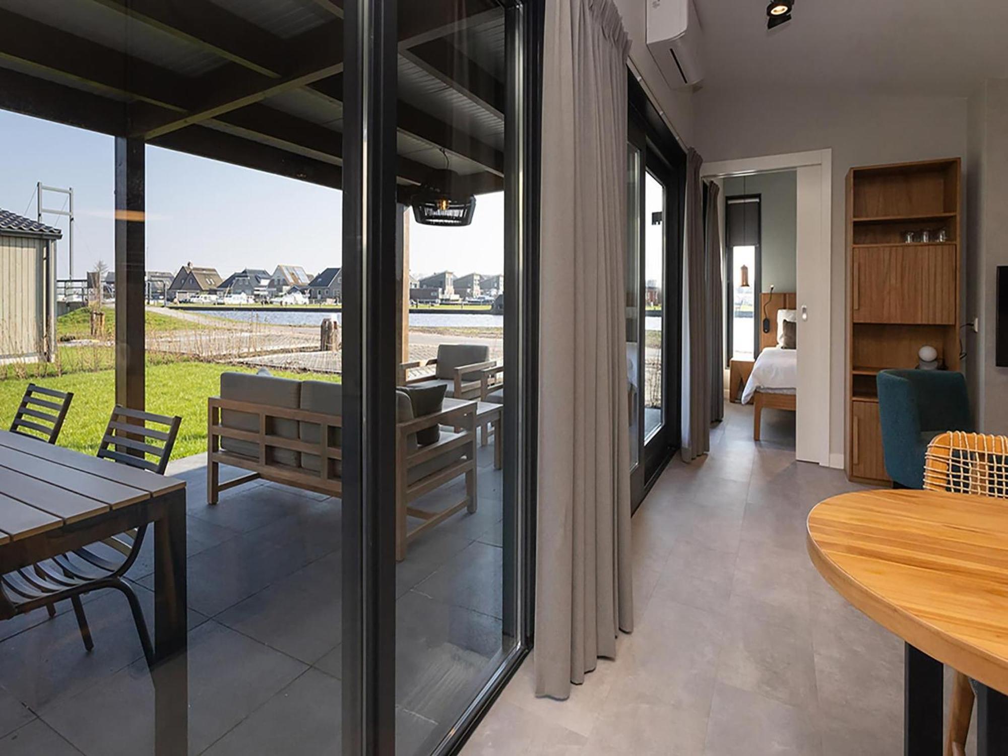 Luxury Docklodge On The Water Delfstrahuizen Exterior foto